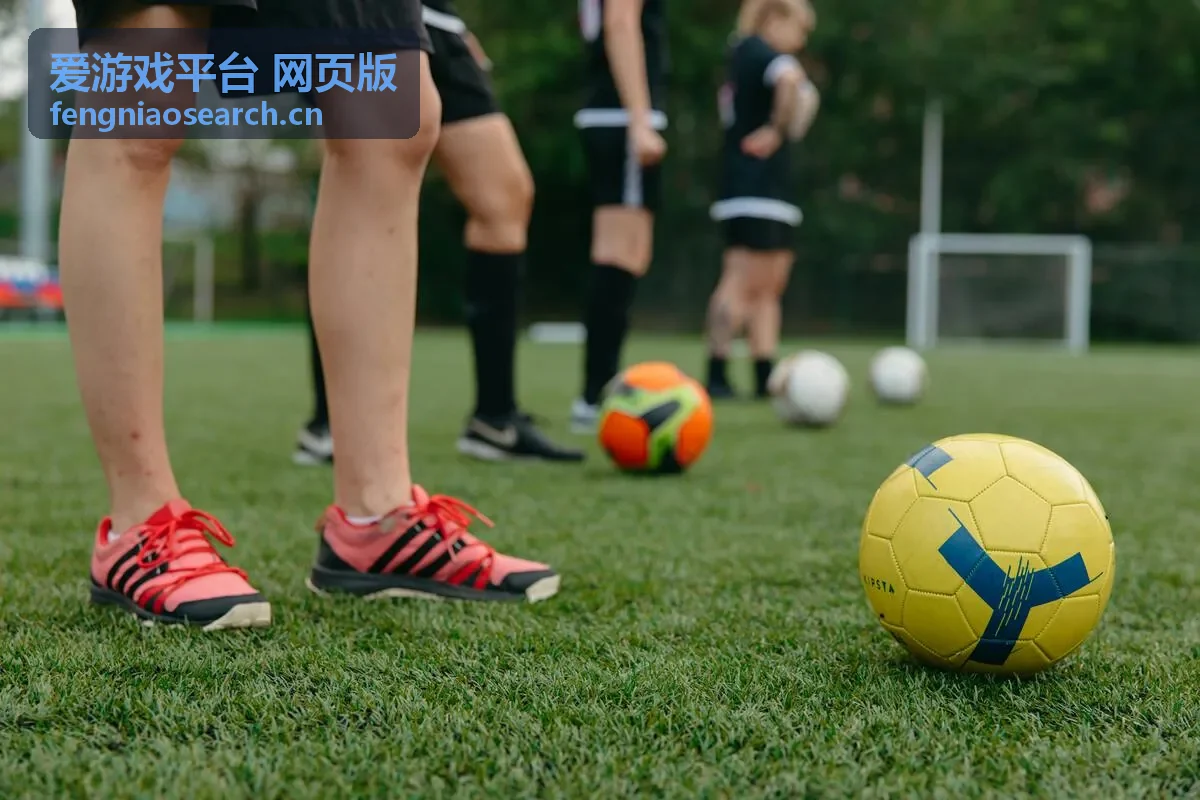 爱游戏平台网页版电脑端在办公桌使用的场景示意